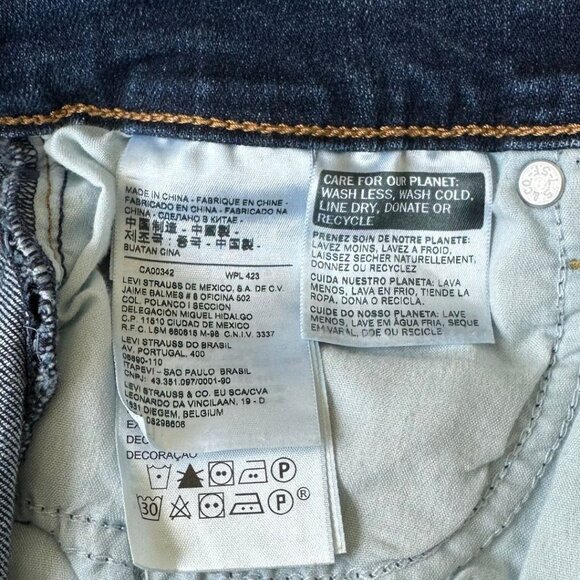 LEVI’S 501 Raw Hem Denim Shorts - Picture 5 of 6